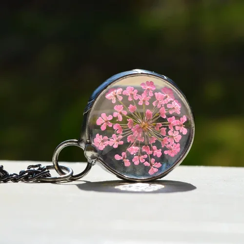 Vista 41 de Queen Anne's - Collar de encaje con colgante de flor prensada real en cristal hecho a mano, joyería de flores silvestres, collares de encaje
