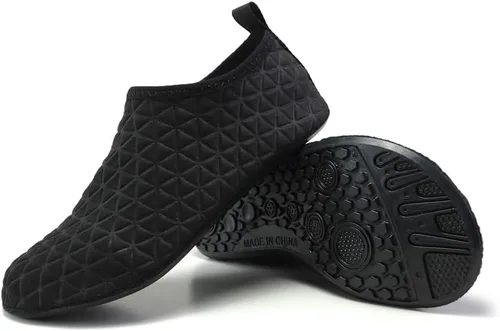 Vista 2 de CHUUMEE Zapatos de agua descalzos, calcetines de agua de secado rápido, antideslizantes, zapatos para playa, piscina, río, navegación, surf, hombres