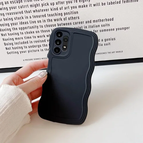 Vista 4 de UEEBAI Funda de silicona con marco ondulado para Samsung Galaxy A13 5G, lindo marco ondulado, ajuste delgado, a prueba de golpes, funda suave y Negro