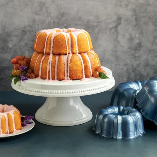 Vista 2 de Nordic Ware Bundt Moldeado, Juego de 3 Piezas Escalonado, Azul Crepúsculo