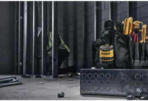 Vista 6 de Dewalt Altavoz Bluetooth, Recargable USB-C, para el lugar de trabajo (DCR008)