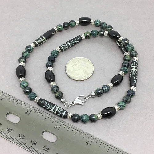Vista 13 de Mami's Gem Studio Collar de estilo tribal para hombre, cuentas con hueso tallado, ónix negro y piedras preciosas, hecho a mano en Estados Unidos