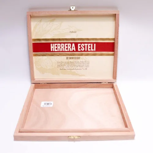 Vista 4 de Herrera Esteli Lancero Habano - Caja vacía de madera para cigarros (10 x 8 x 1.25 pulgadas)