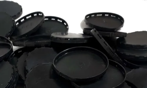 Vista 3 de Generic Tapones para barriles-100pcs. Protege el llenado y la válvula de tus barriles con una tapa de barril ventilada. Material: plástico (negro)