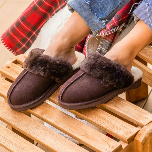 Vista 73 de Dearfoams Fireside Sydney Pantuflas anchas de piel de oveja para mujer, para interiores y exteriores