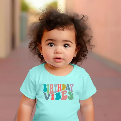 Vista 3 de Camisetas de cumpleaños Groovy para niñas pequeñas y jóvenes