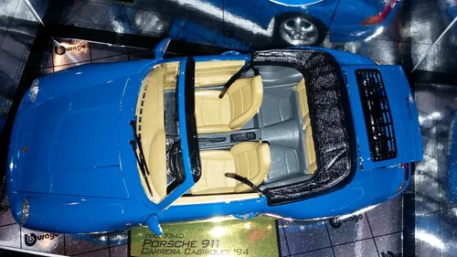 Vista 2 de Burago Porche 911 Carrera Cabriolet 1994 Turquesa Escala 1/18 Oro Colección