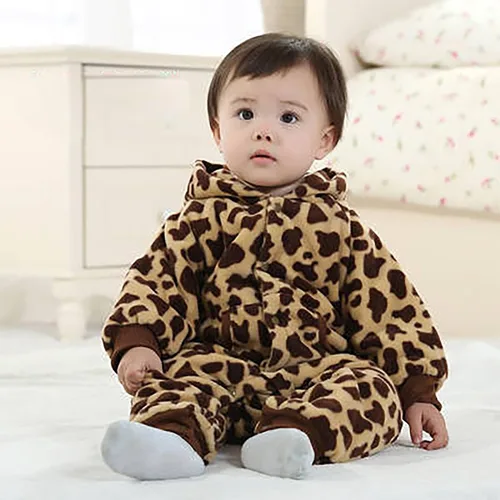 Vista 3 de Gaorui Traje de bebé recién nacido, con capucha, abrigo de invierno, ropa para niños pequeños