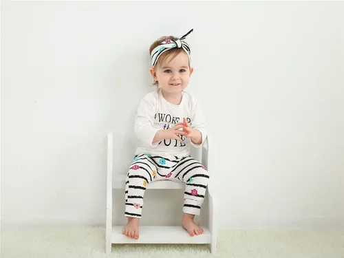 Vista 6 de KuKitty Conjunto de 3 piezas de camiseta de manga larga y pantalones de flores con diadema