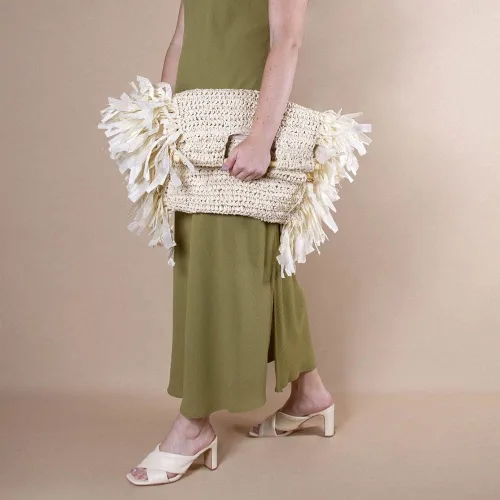 Vista 5 de Melie Bianco Casey - Bolso de mano de bambú con flecos
