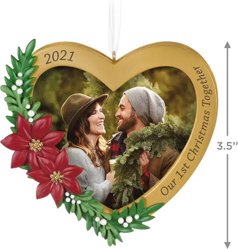 Vista 5 de Hallmark Keepsake Adorno de Navidad, año 2021, nuestro primer marco de fotos de corazón juntos de Navidad
