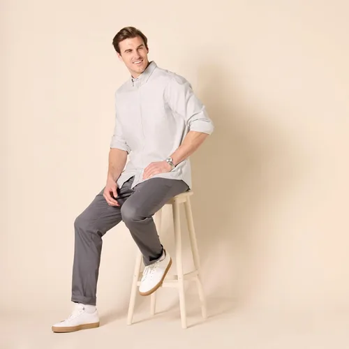 Vista 7 de Tienda Essentials Camisa Oxford elástica de manga larga ajustada con bolsillo para hombre
