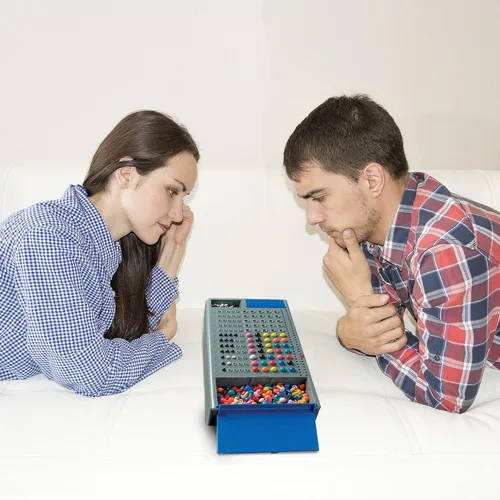 Vista 6 de Outset Media Code Breaker - La clásica batalla de ingenio, lógica y deducción cara a cara, creación de código de estrategia y juego de clavijas