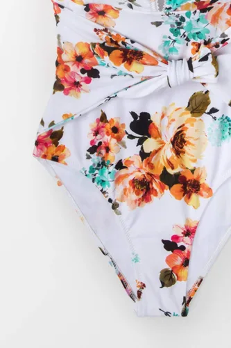 Vista 6 de CUPSHE Traje de baño de una pieza con estampado floral para mujer, Disponible en Xs, S, M, L, Xl, Xxl. (Xs0-2, S4-6, M8-10, L12-14, Xl16-18, Xxl20).