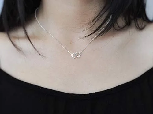 Vista 4 de Collar largo de amistad con dos corazones entrelazados para mujer