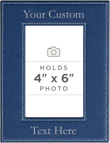 Vista 27 de Marco de fotos de piel sintética de cuero sintético grabado para añadir tu texto personalizado para colgar o en la mesa, marco de fotos familiares