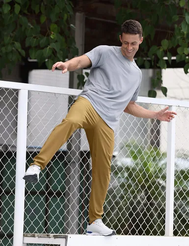 Vista 4 de CRZ YOGA Pantalones deportivos cómodos y elásticos en 4 direcciones para hombre, para correr, senderismo, golf, gimnasio, entrenamiento, pantalones