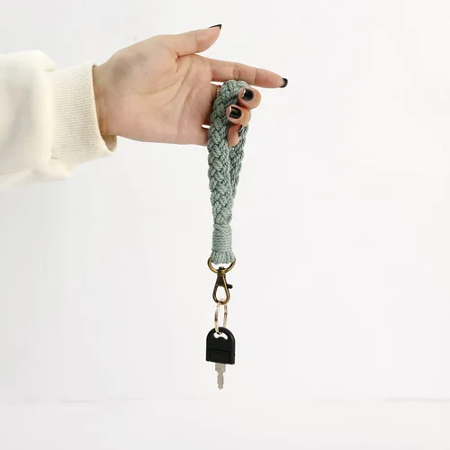Vista 3 de Llavero de macramé, estilo bohemio, hecho a mano, llavero de muñeca para mujer