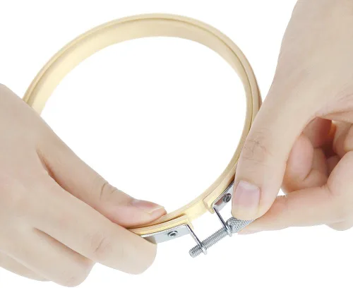 Vista 4 de Caydo Juego de 12 aros de bordado de 6 pulgadas con 6 piezas de tela Aida, 14 unidades de tela blanca de punto de cruz para bordado de manualidades