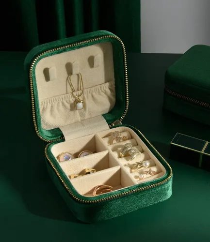 Vista 4 de TAIMY Joyero de viaje de terciopelo de felpa, pequeño estuche de joyería de viaje, mini cajas organizadoras de viaje portátiles para anillos