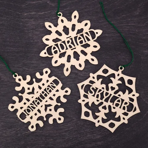 Vista 2 de Juego de 5 regalos personalizados de madera, adorno de Navidad grabado, adorno de árbol de Navidad de madera, decoración de Navidad, personalizado