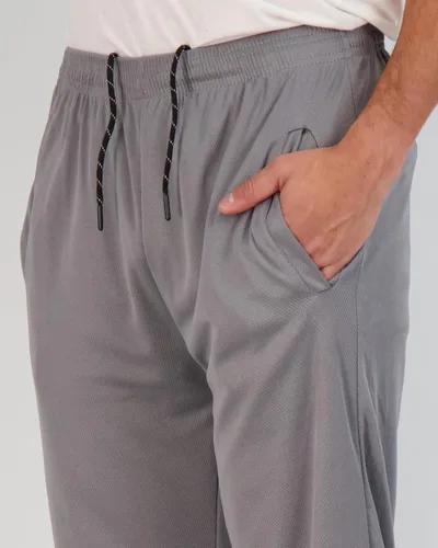 Vista 4 de Real Essentials Paquete de 3 pantalones deportivos Tech Mesh Athletic Gym Workout Lounge con bolsillos para hombre