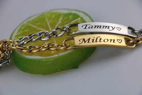 Vista 5 de BBFirst Pulsera personalizada de acero inoxidable grabada con letras de nombre personalizables para hombres