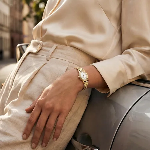 Vista 8 de Relojes pequeños de oro para mujer, reloj analógico de esfera fácil de leer, caja ovalada, banda de expansión de acero inoxidable, reloj impermeable