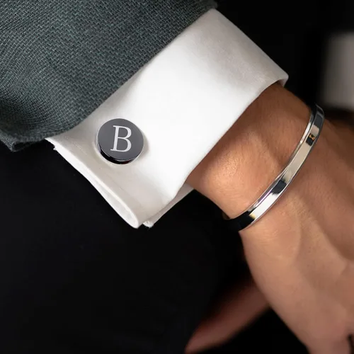 Vista 6 de LOYALLOOK Juego de gemelos negros con inicial y clip de corbata para hombre, gemelos de cobre personalizados y barra de corbata, letras del alfabeto