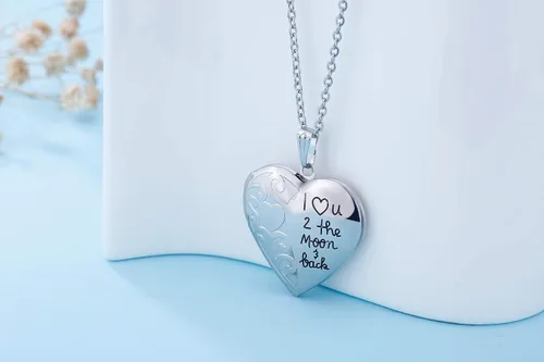 Vista 2 de Collar con medallón que sostiene fotos "I Love You to the Moon and Back" con medallón de memoria fotográfica, Esmalte, Esmalte