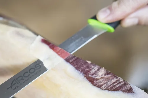 Vista 7 de Arcos Duo Series - Cuchillo para rebanar/jamón de 9 pulgadas, hoja de acero inoxidable de nitro, mango de polipropileno cubierto de elastómero negro