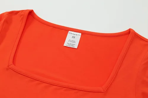 Vista 5 de OThread & Co. Camiseta corta de manga larga con cuello cuadrado para mujer