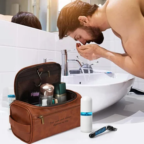 Vista 6 de Easycosy Neceser personalizado para hombres, grabado con nombre e iniciales, bolsa de aseo de piel sintética para hombre, artículos esenciales