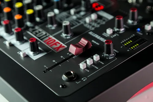 Vista 10 de Allen & Heath ZEDi-10FX - Mezclador de audio híbrido compacto/interfaz USB 4x4 con 61 efectos de calidad de estudio (AH-ZEDi-10FX), Negro