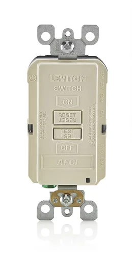Vista 34 de Leviton SmartlockPro - Combinación GFCI de autocomprobación 15A con USB tipo A y tipo C en pared, cargador USB para teléfonos inteligentes y Blanco