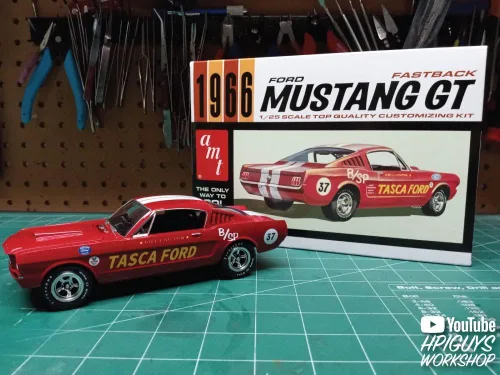 Vista 5 de AMT 1966 Ford Mustang Fastback 2+2 - Kit para modelo de escala 1:25