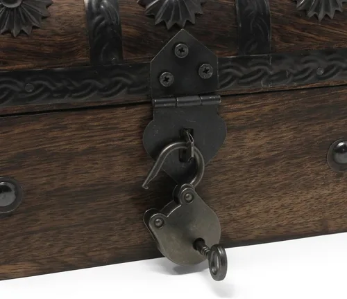 Vista 6 de Nautical Cove - Cofre del tesoro pirata hecho a mano para niños, premios y aula con cerradura y llaves de esqueleto – Caja de almacenamiento