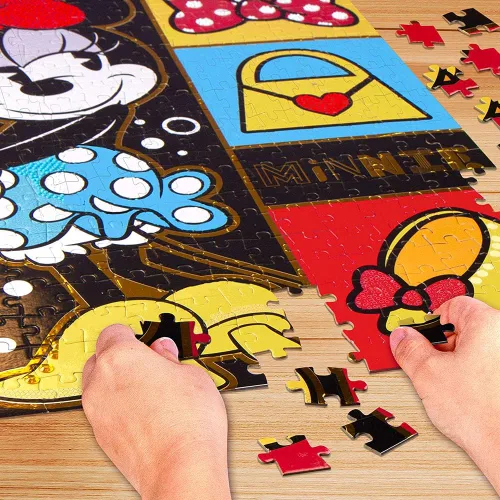 Vista 7 de Fashion Angels Disney Minnie Mouse Crystalize It! Kit de rompecabezas de bricolaje codificado por colores con más de 2000 gemas de diamante