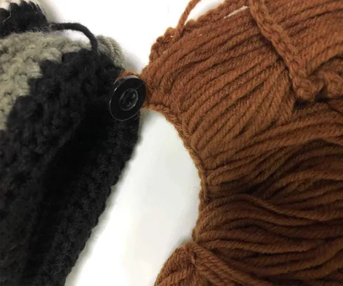 Vista 7 de YEKEYI Sombrero de cuerno de barba vikingo gorro de invierno cálido máscara de lana tejida divertida gorra de calavera