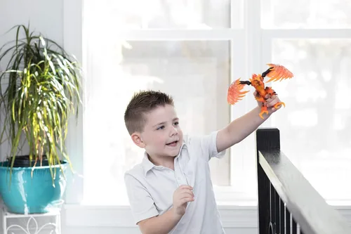 Vista 2 de Schleich Eldrador Creatures - Figura de acción de 17,8 cm de águila de fuego - Figura de grifo de lava con alas móviles para niños y niñas - Figuras