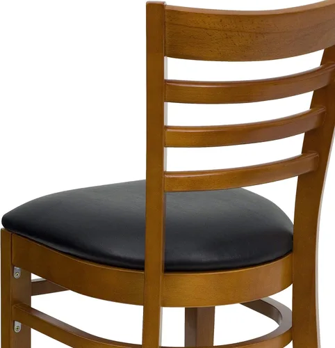 Vista 9 de EMMA + OLIVER Silla de madera de cerezo con respaldo de escalera, asiento de vinilo negro