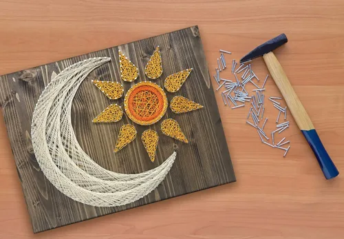Vista 2 de String of the Art Kit de arte de cuerda de sol y luna, kit de manualidades hecho en Estados Unidos para adultos, madera de pino teñida