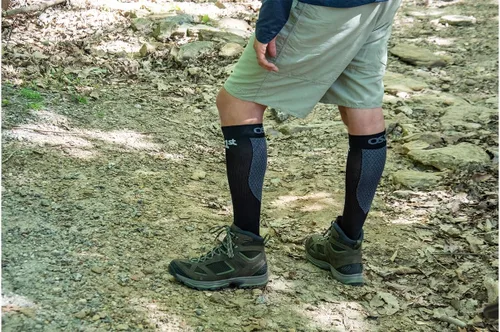 Vista 3 de OS1st Los calcetines de compresión FS4 para fascitis plantar alivian el dolor en el talón, mejoran la circulación y la salud general del pie