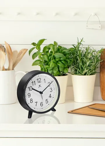 Vista 2 de Infinity Instruments - Reloj despertador de plástico de 5.75 pulgadas con movimiento de cuarzo para mantener la hora precisa, color negro Movement