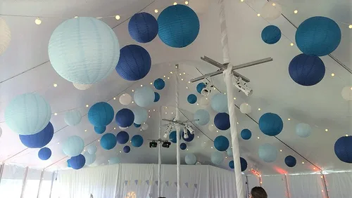 Vista 5 de UNIQOOO Juego de 18 faroles de papel azul océano para decoración de fiesta de boda, suministros de decoración de faroles japoneses colgantes, fácil