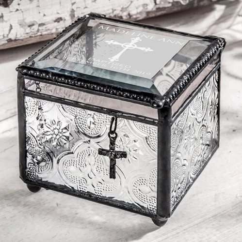 Vista 2 de Regalo de bautismo recuerdo personalizado grabado vintage vitral joyería baratija rosario regalo de bautizo J Devlin caja 631 EB222