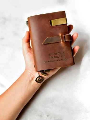 Vista 5 de Personalized Distressed Leather Journal by Left Coast Original