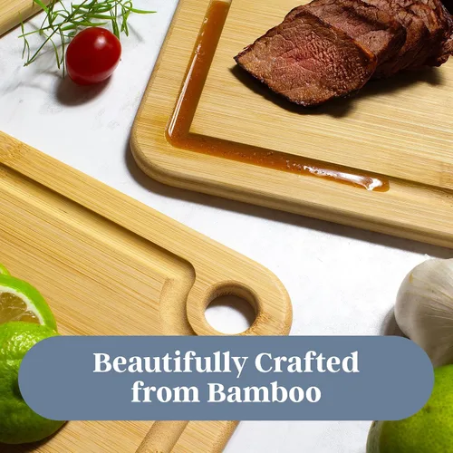 Vista 5 de Totally Bamboo Juego de 3 tablas de cortar para cocina con ranura para jugos, juego de 3 tablas de cortar de madera de bambú en tamaños pequeños