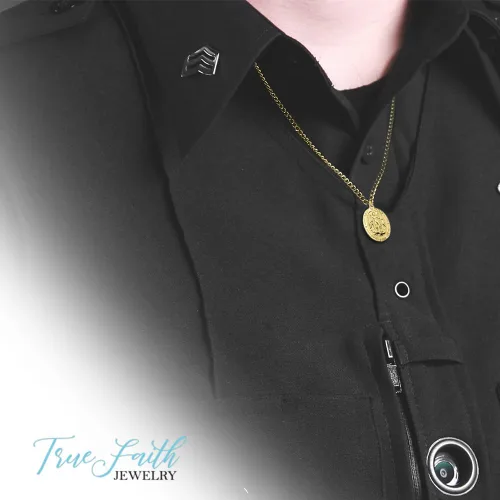 Vista 4 de TrueFaithJewelry Medalla de San Miguel Arcángel Reza por Nosotros, 1 pulgada Oro