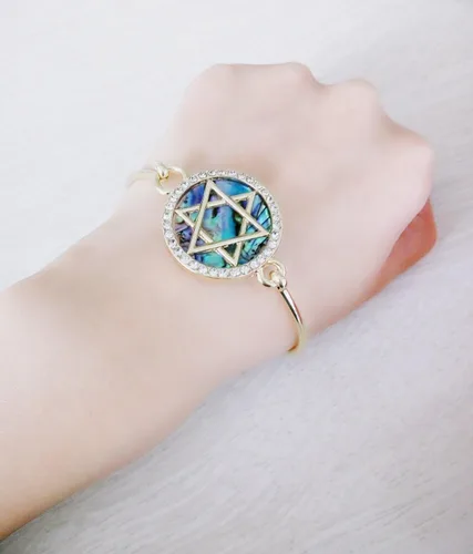 Vista 6 de MANZHEN Pulsera de cristal con diseño de estrella de David de abulón con dije judío
